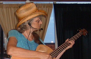 Cece at the Upper Room Coffeehouse in Sheboygan Wi Aug 5th 2006